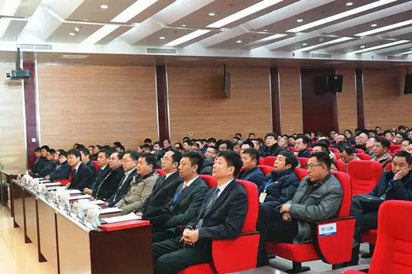 【新时代新篇章】 郑州rb88随行版重型装备有限公司揭牌庆典盛大举办