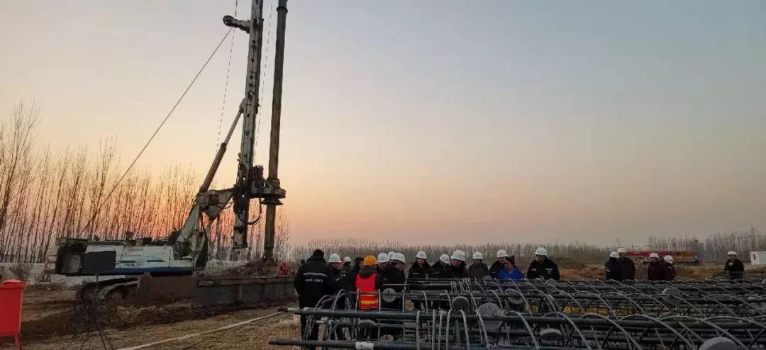 rb88随行版旋挖打下雄安站第一桩