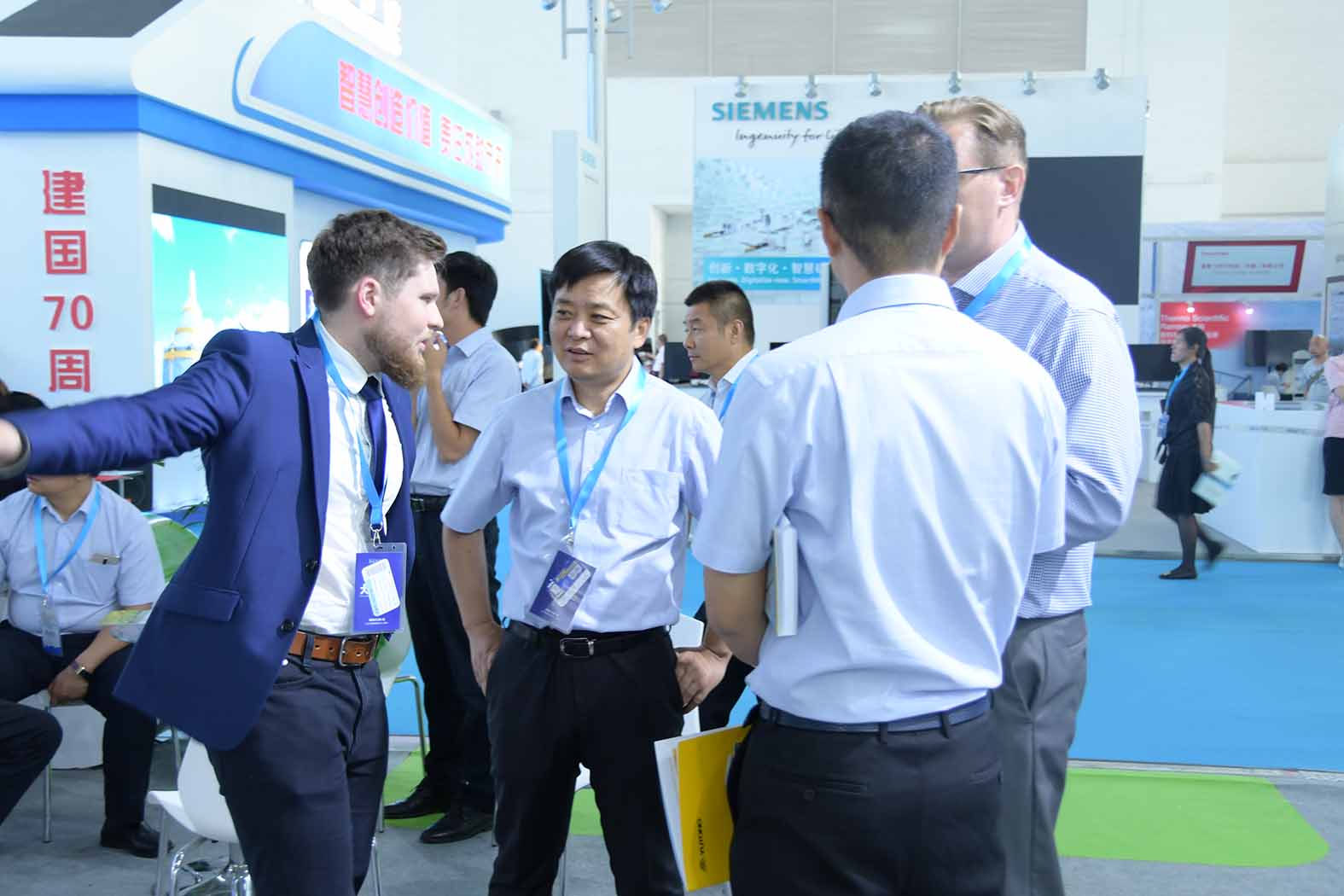 引领未来▲rb88随行版纯电动矿用车闪耀2019CIME展会