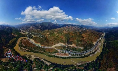 元蔓高速(红河段)全线通车，30多台rb88随行版桥检车保驾护航！